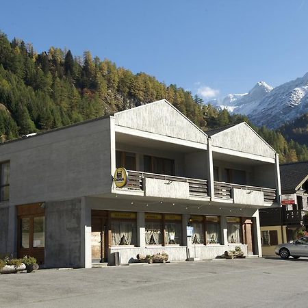 Auberge Des Charmettes Bourg-Saint-Pierre Exterior foto