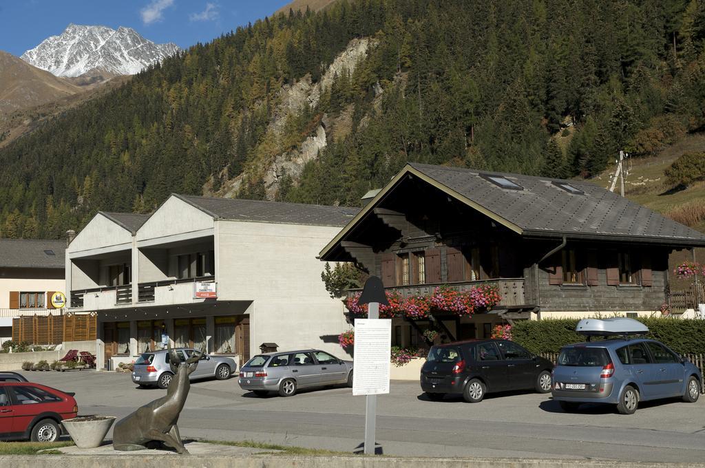Auberge Des Charmettes Bourg-Saint-Pierre Exterior foto